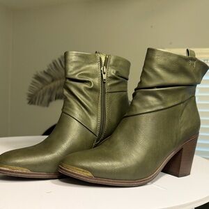 BareTraps Sage Ankle Booties